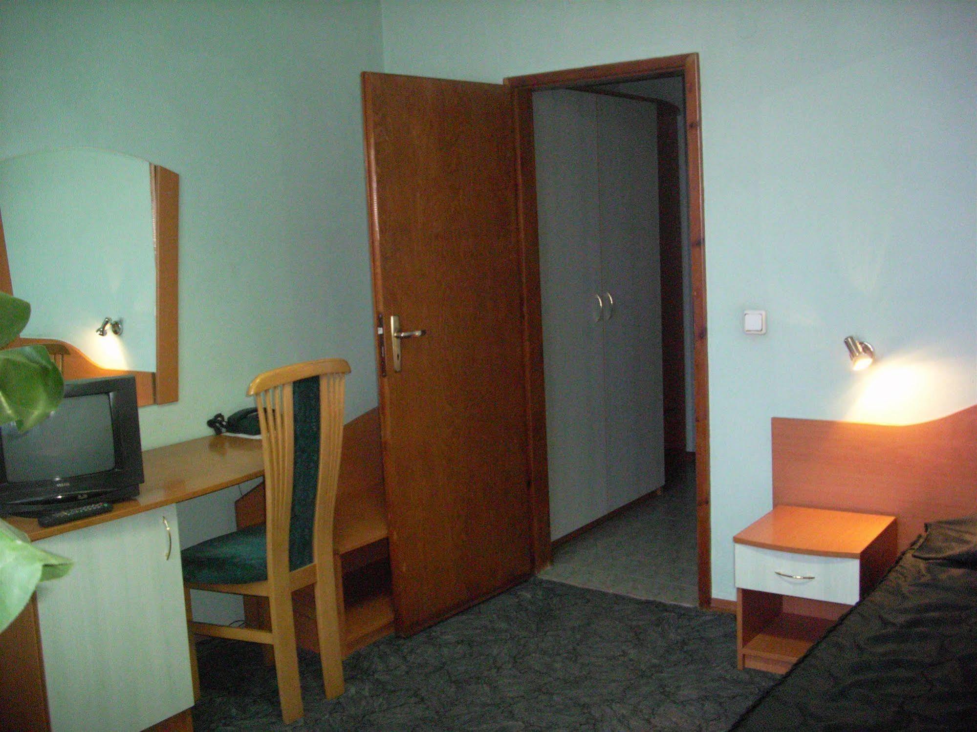 Elbrus Hotel Pazardjik Extérieur photo